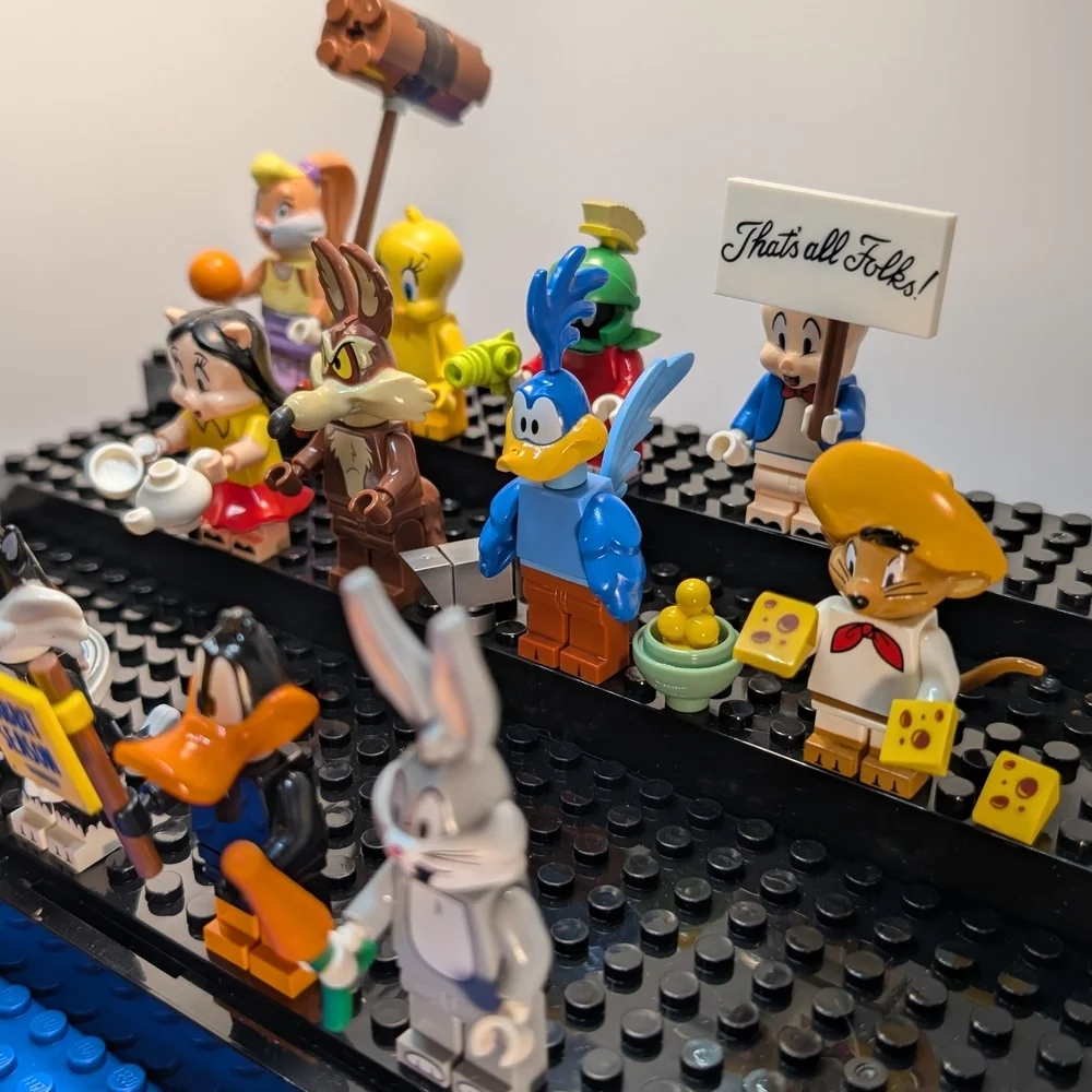 12 Minifigures-Looney Tunes LEGO Compatible Minifigures Set